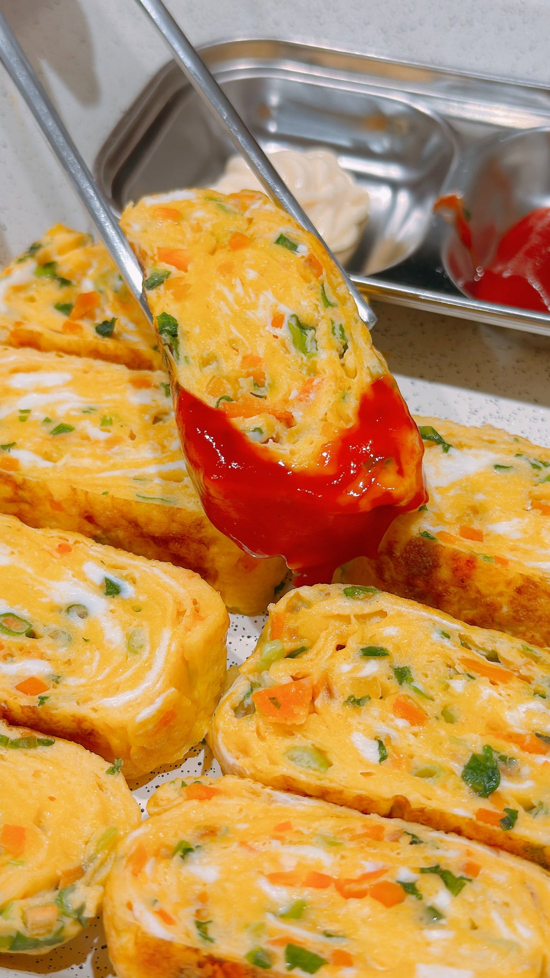 ヤチェケランマリ (韓国の野菜入り卵焼き)｜簡単韓国料理レシピ｜JUHOLY